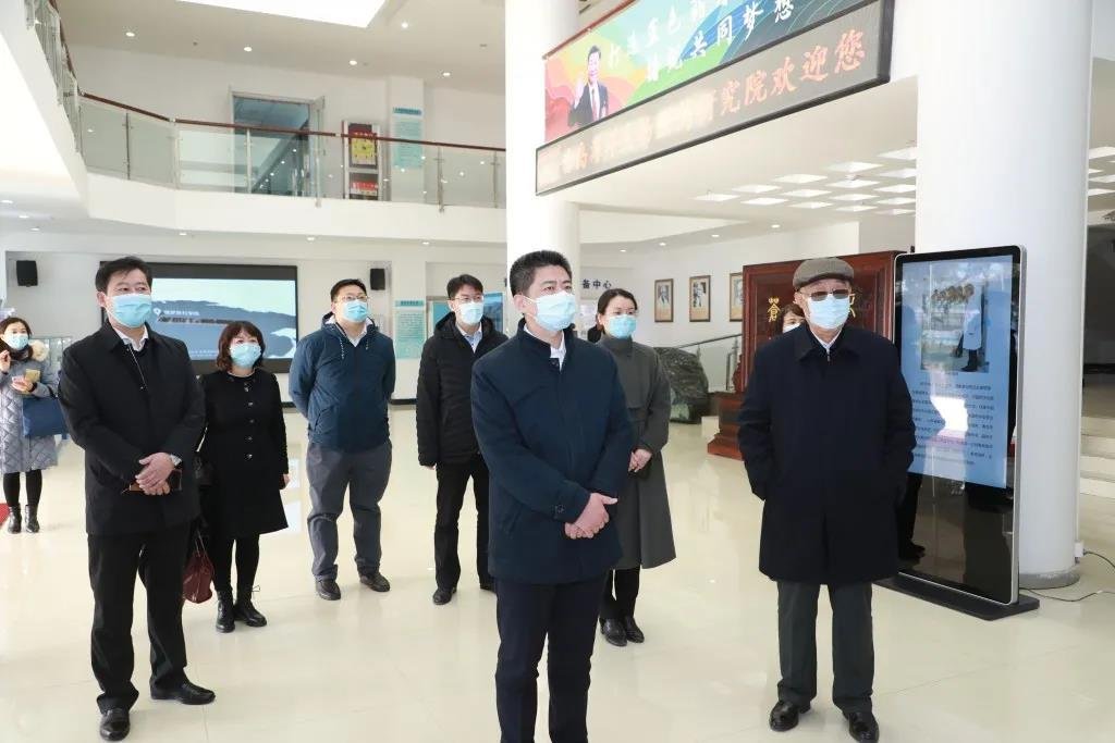 【行业要闻】王锋走访看望管华诗院士(图1)